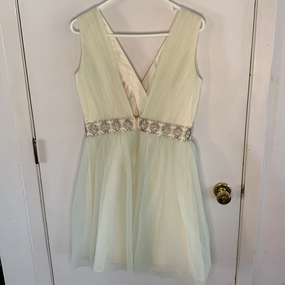 Minuet light green pleated organza dress with beaded waistband Size Large - Picture 6 of 11